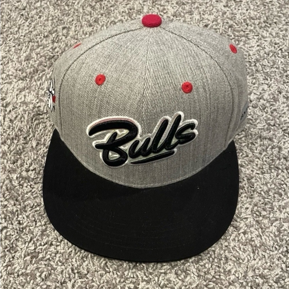 Chicago Bulls Snap back Hat Pride Snap back Cap Wool Blend Grey and Black